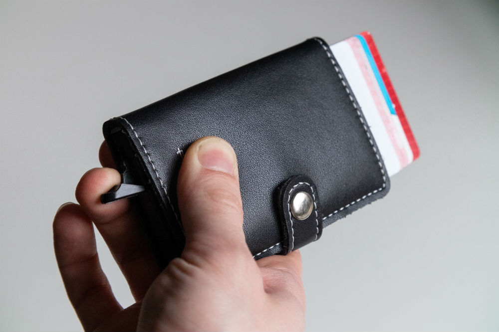 are-rfid-wallets-worth-it-ermes